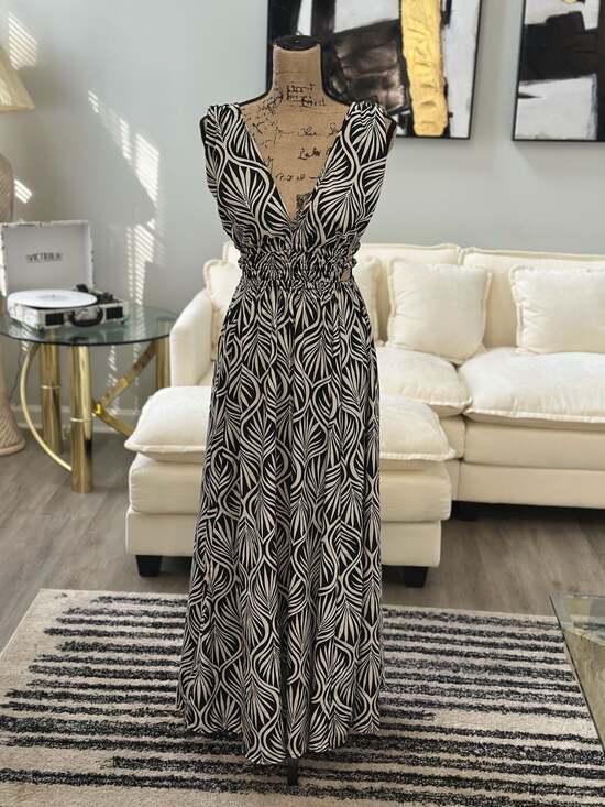 Indulge in Style Dresses & Skirts - Indulge in Style Black and White Leaf Print Smocked Maxi Dress